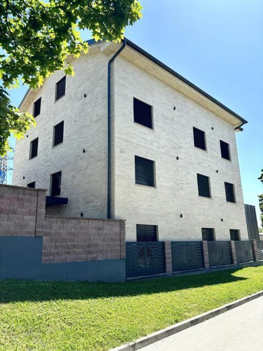 Vila Moste 2 - Free Parking & Pool, Ev Station Laibach Exterior foto